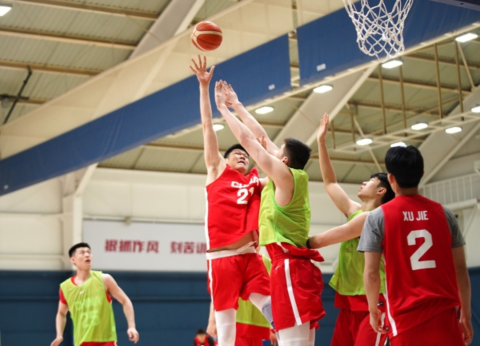河南男篮全队备战两场热身赛(河南男篮cba)