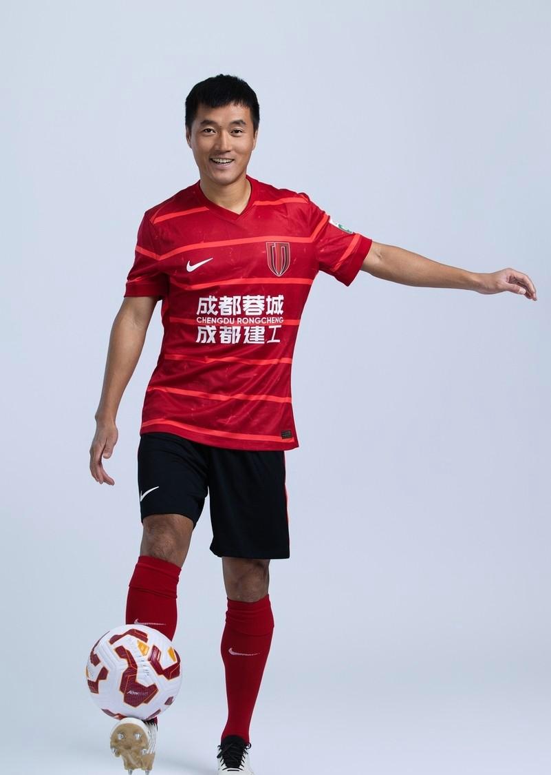 包含成都蓉城中甲第4冲超，3年亚冠4年争冠，这支球队凭的是什么？的词条