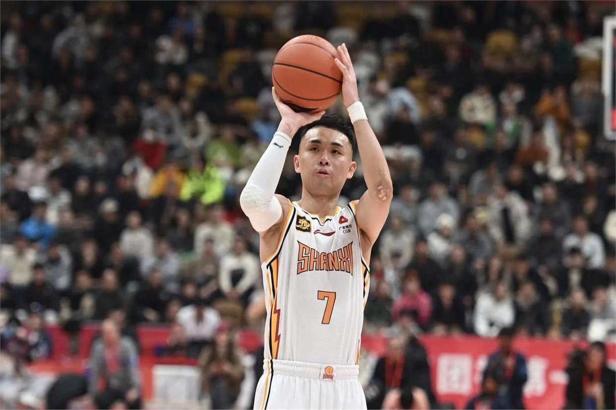 高诗岩17+9山东险胜新疆齐麟17分李炎哲15分